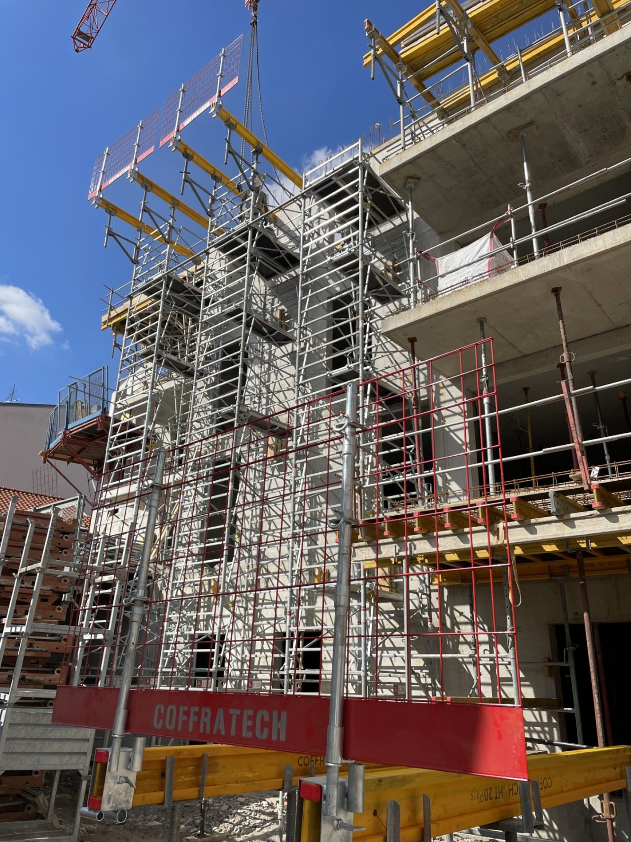Chantier en cours: Construction d’un immeuble résidentiel collectif